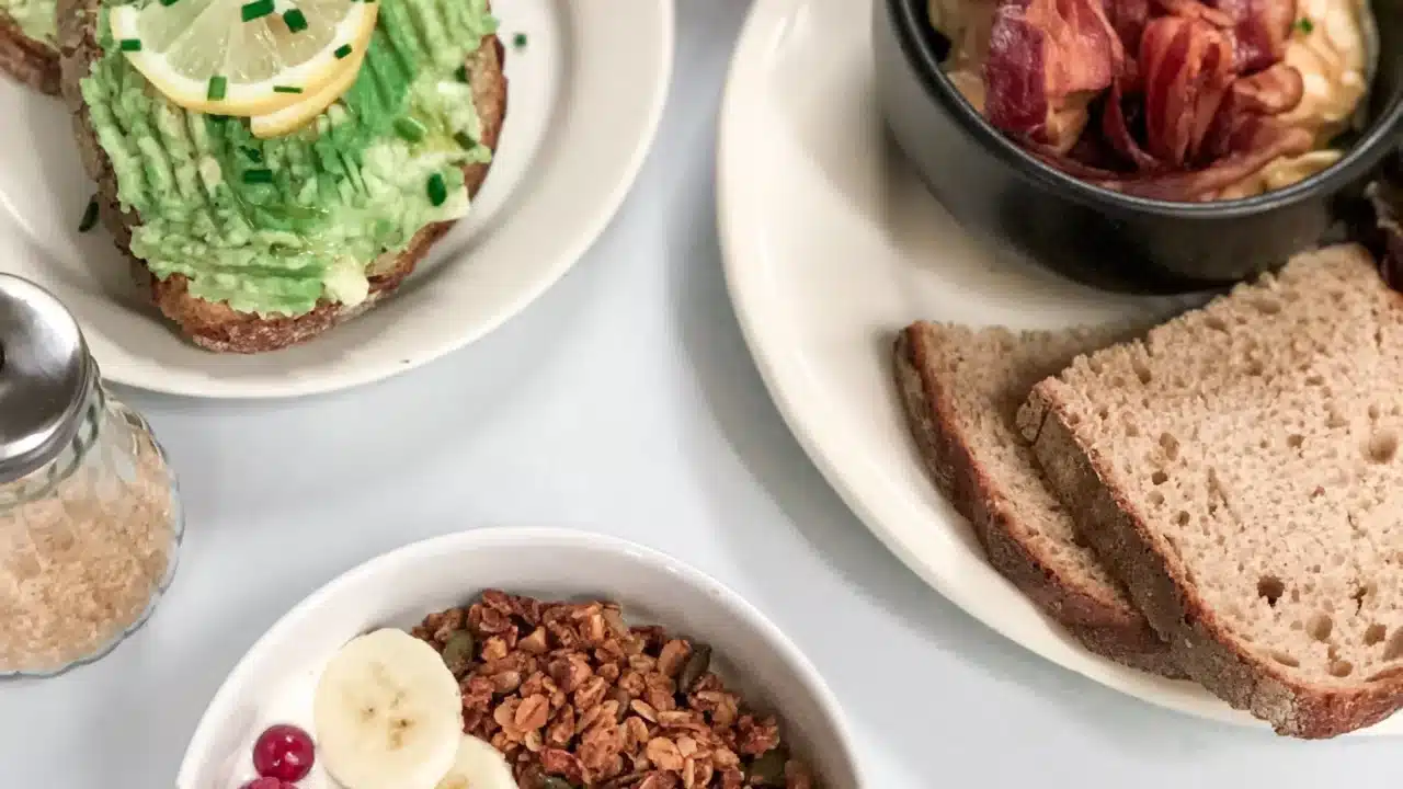 Petit-déjeuner parfait ? Les 5 aliments qu’il te faut ! Petit-déjeuner parfait ? Les 5 aliments qu’il te faut !